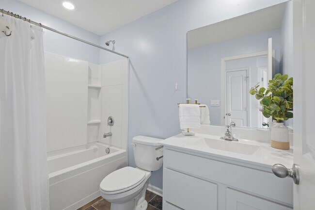 Building Photo - 217 Goldenrod Dr