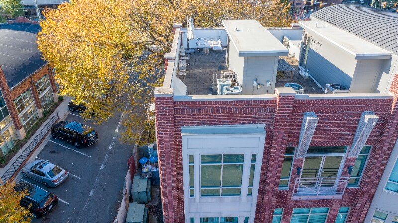 Building Photo - 2133 Southend Dr