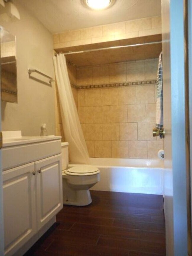 Building Photo - 2-bedroom 1st floor apartment for rent in ...