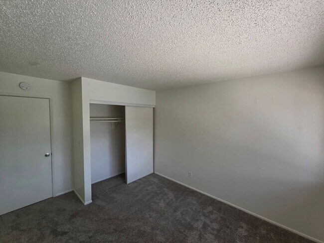 Building Photo - 3885 N Fanning Dr