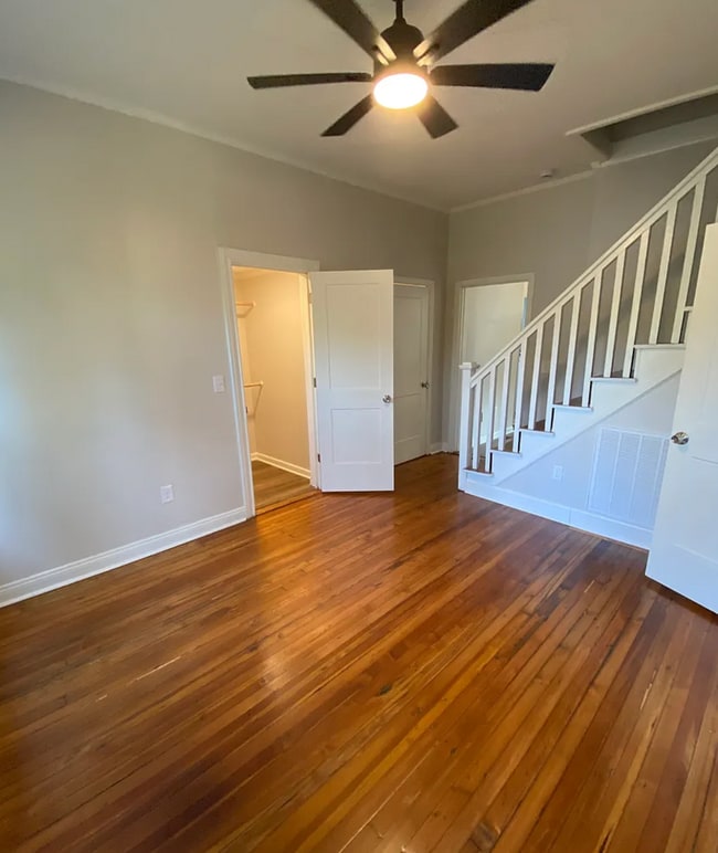 Building Photo - Renovated 3/1 Available Near Downtown Greenville!