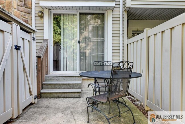 Building Photo - 1068 Schmidt Ln