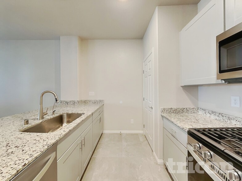 Building Photo - 7237 Halo Falls St