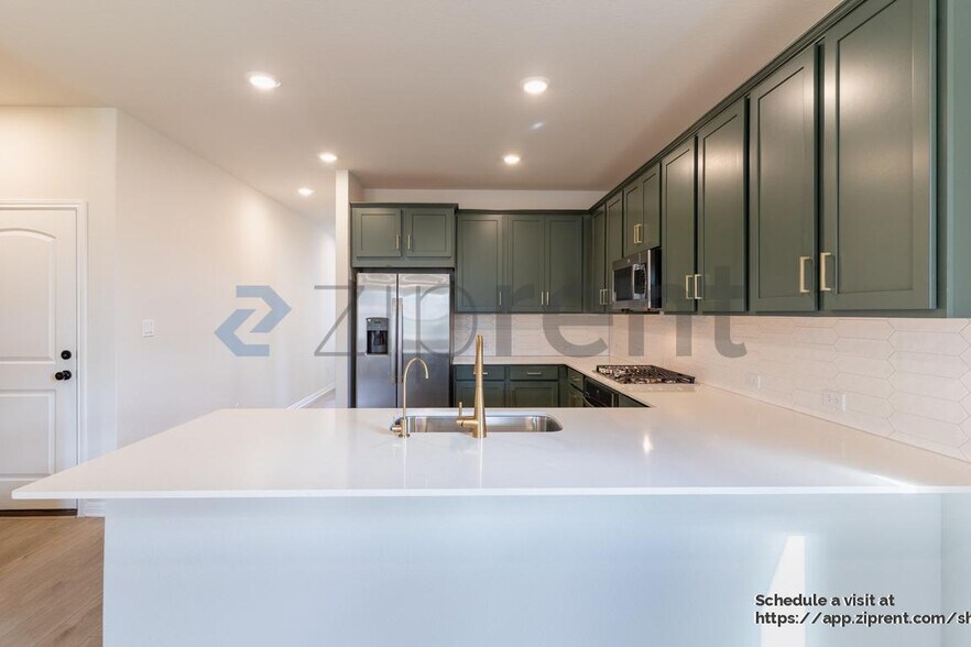 Building Photo - 214 Lake Shore Dr