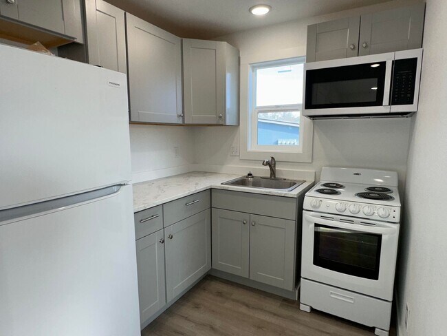 Primary Photo - Private Studio Apartment for Rent