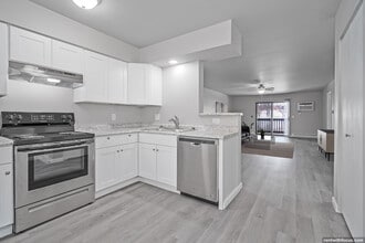 Building Photo - Fox Shores