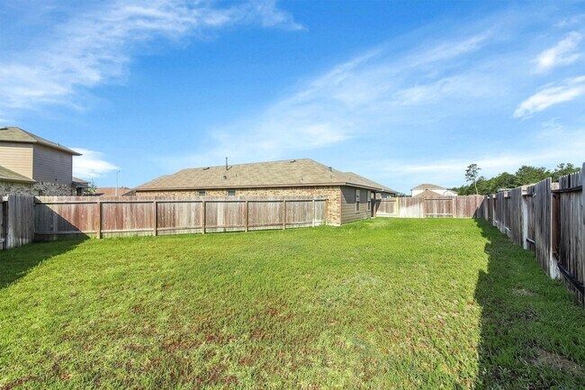 Building Photo - 16831 Silent Pines Ct