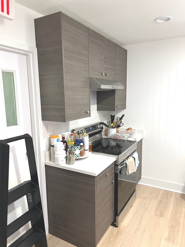 Building Photo - 1930 Sherman Ave