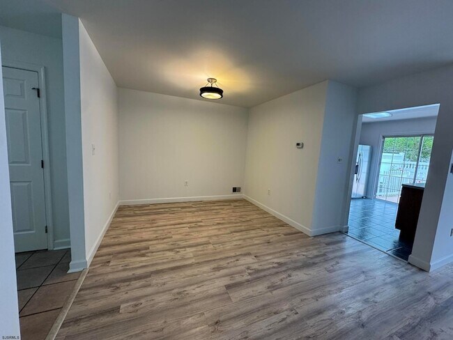Building Photo - 10 Starboard Ct