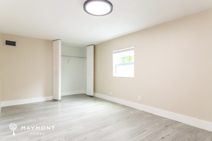 Building Photo - 4718 13th Ave S