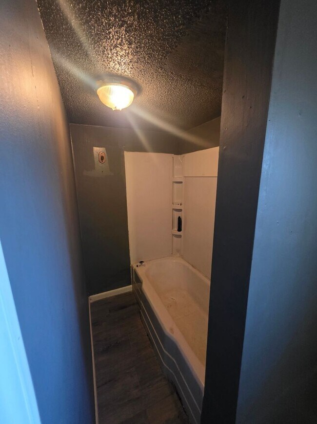 Building Photo - Spacious 3 bedroom!!