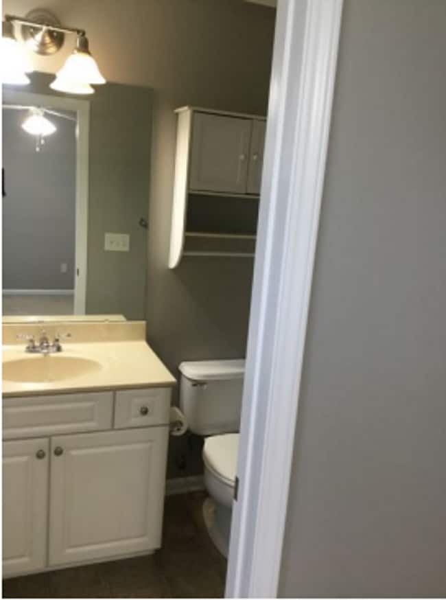 Building Photo - Townhome in great location!