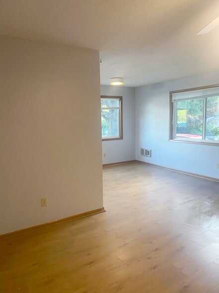 Building Photo - 1029 SE 149th Pl