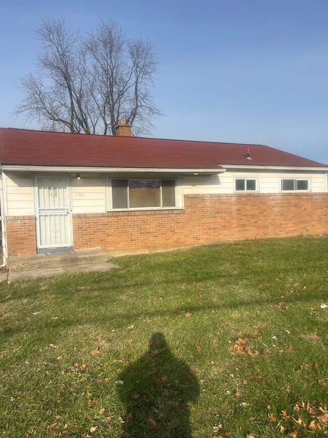 Building Photo - 1342 Koebel Rd