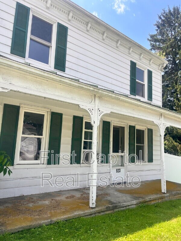 Building Photo - 923 Greenbriar Rd