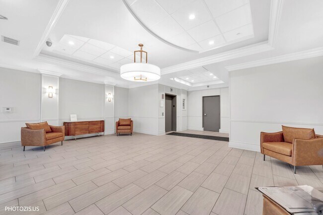 Building Photo - 5555 N Cumberland Ave