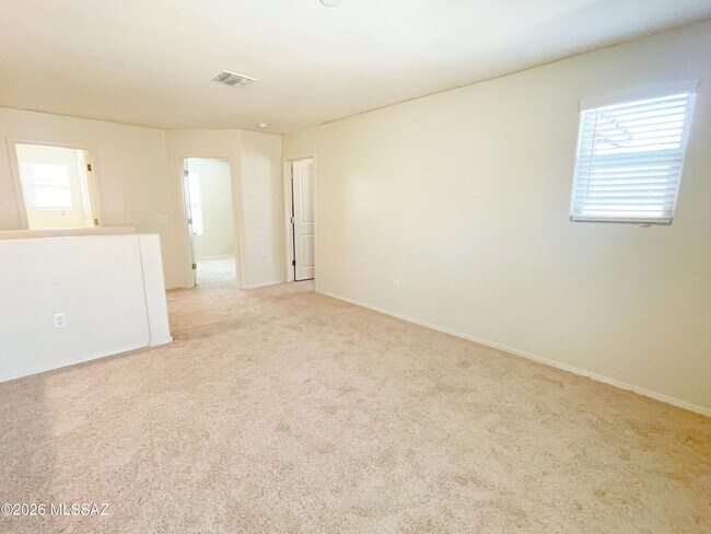 Building Photo - 866 E Artesia Pl