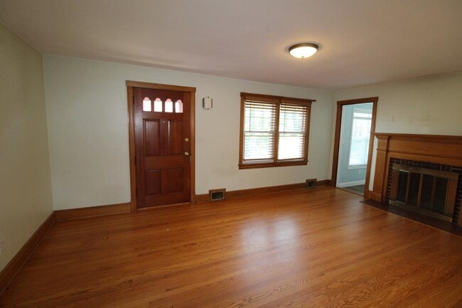 Building Photo - 103 Dinkel Ave
