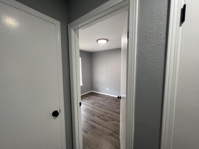 Building Photo - 14106 E 19th Pl S