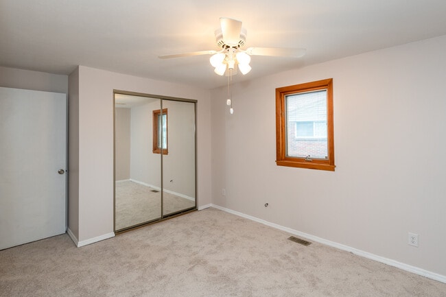 Building Photo - 6757 Summerdale Dr