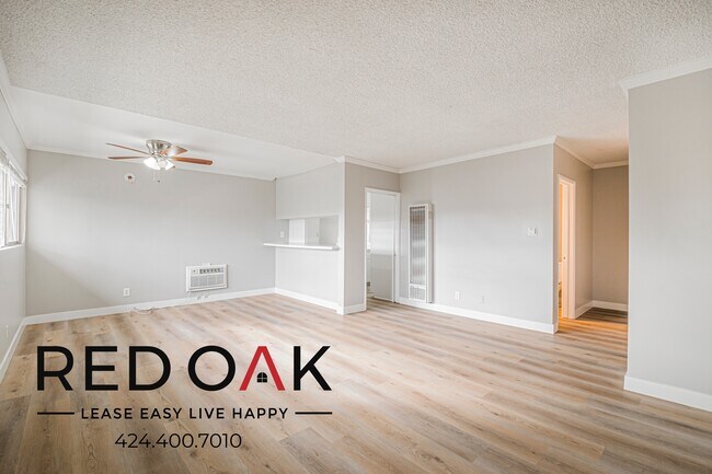 Building Photo - 15405 Vanowen St