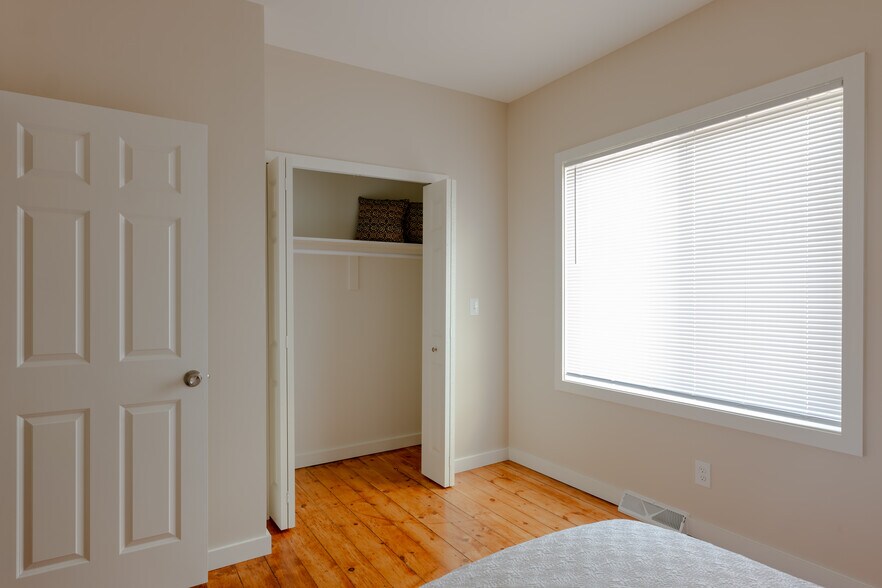 Building Photo - 718 Hazelwood St