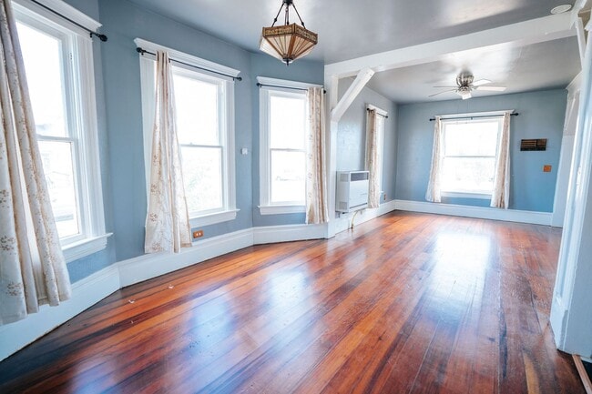 Building Photo - Charming 3-Bedroom Victorian Home in the H...