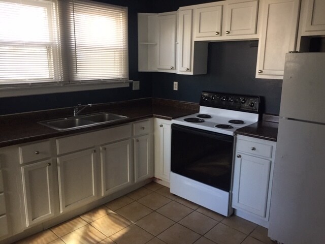 Building Photo - 3355 N College Ave