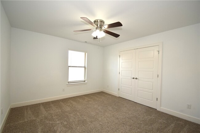 Building Photo - 4203 SW Bermuda Ave