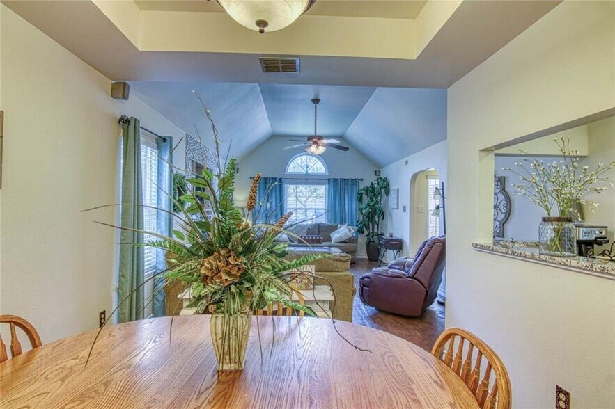 Building Photo - 714 Saint Lucy Dr