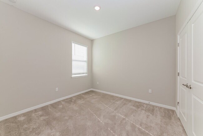 Building Photo - 417 Daylily Blvd