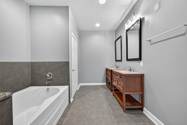 Building Photo - 146 Disney St