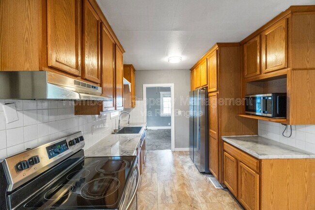 Primary Photo - 410 E 8th Ave