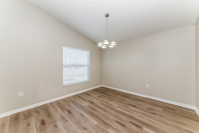 Building Photo - 926 Summer Breeze Dr