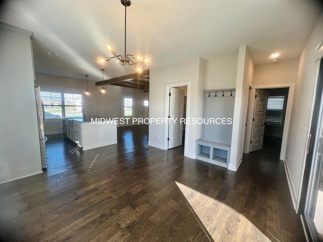 Building Photo - Stunning 4 Bedroom, 2.5 Bathroom Home for ...