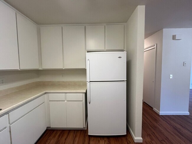 Building Photo - Downtown Duplex