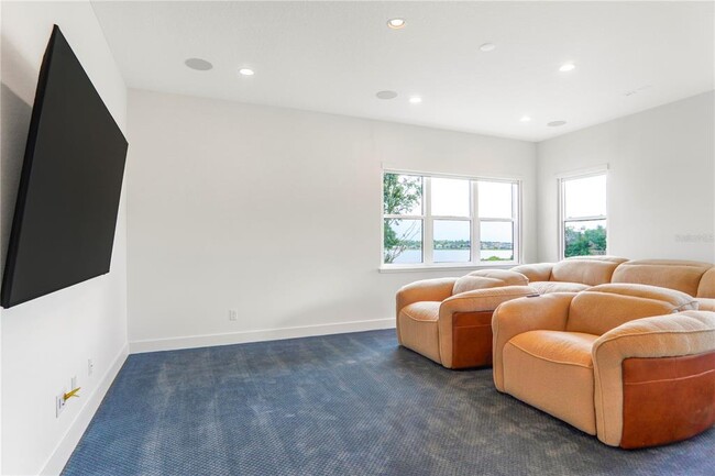 Building Photo - 15023 Pendio Dr