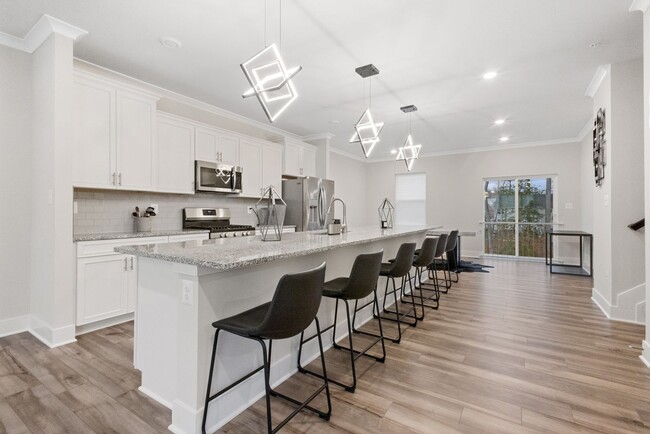 Building Photo - Spacious 3BR Townhome in Bryans Road