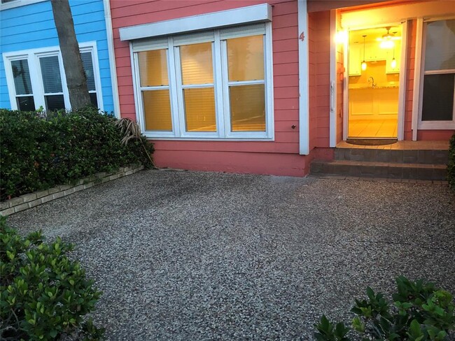 Building Photo - 8416 Seawall Blvd