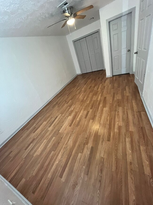 Building Photo - 1413 NW Ozmun Ave