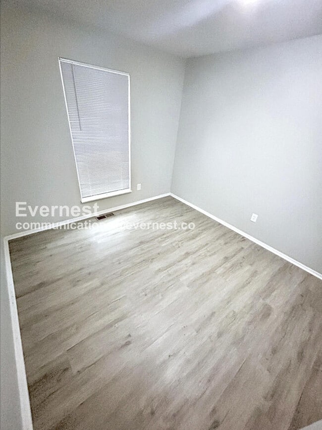 Building Photo - 12465 Shoreside Dr