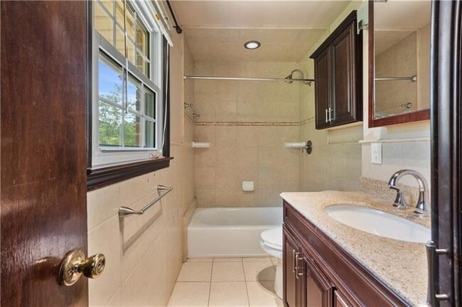 Building Photo - 3082 Briarleaf Dr