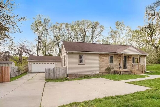 Building Photo - 4980 Ainsley Ave