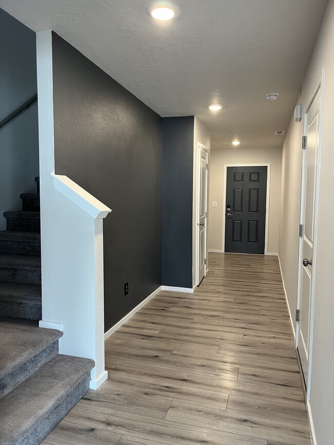 Building Photo - 4501 W Bedford Ave