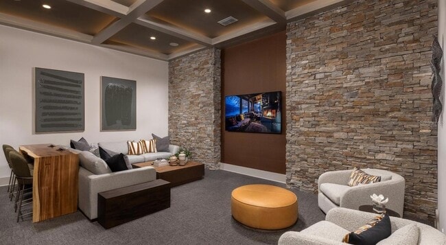 Building Photo - 5000 Collina Ter