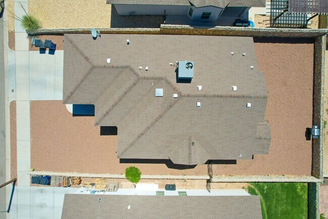 Building Photo - Beautiful Modern & Contemporary House 3 beds-2 baths in 79932