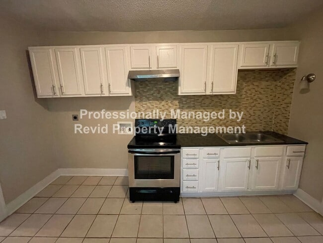Building Photo - Great 2 Bedroom with large balcony!