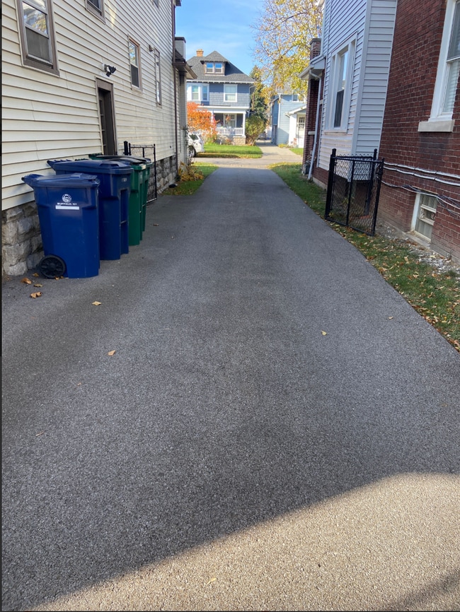 Building Photo - 157 Saranac Ave