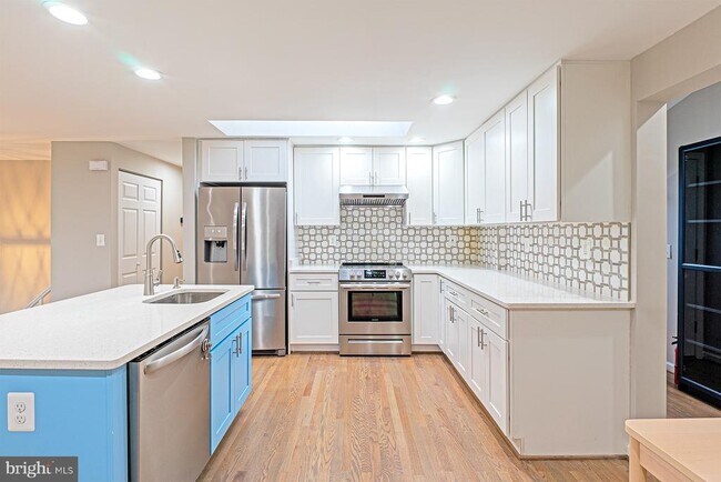 Building Photo - 9705 Locust Hill Dr