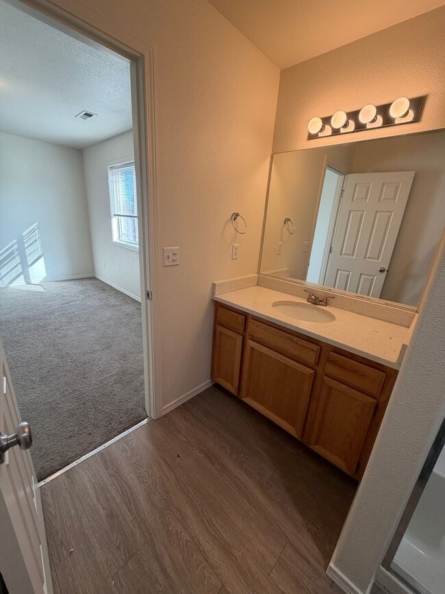 Building Photo - 3 bed 3.5 bath Townhome available on Rd 68!
